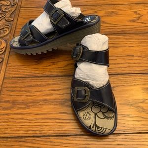 FLY LONDON NAVY BLUE SANDALS